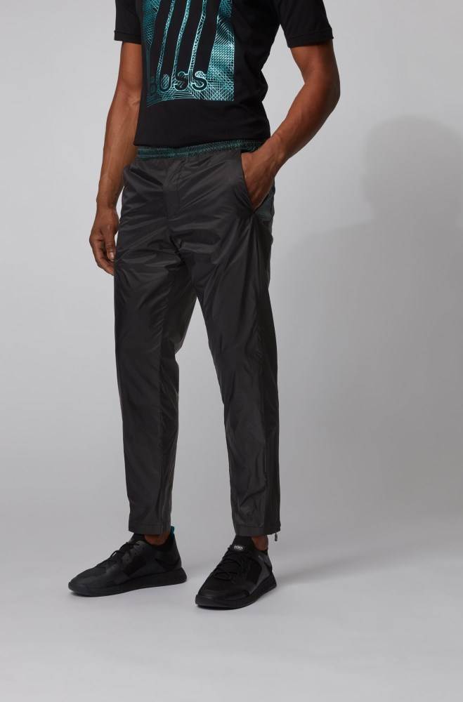 Hugo Boss Tapered-fit trousers Svarte | MeeDEBDO